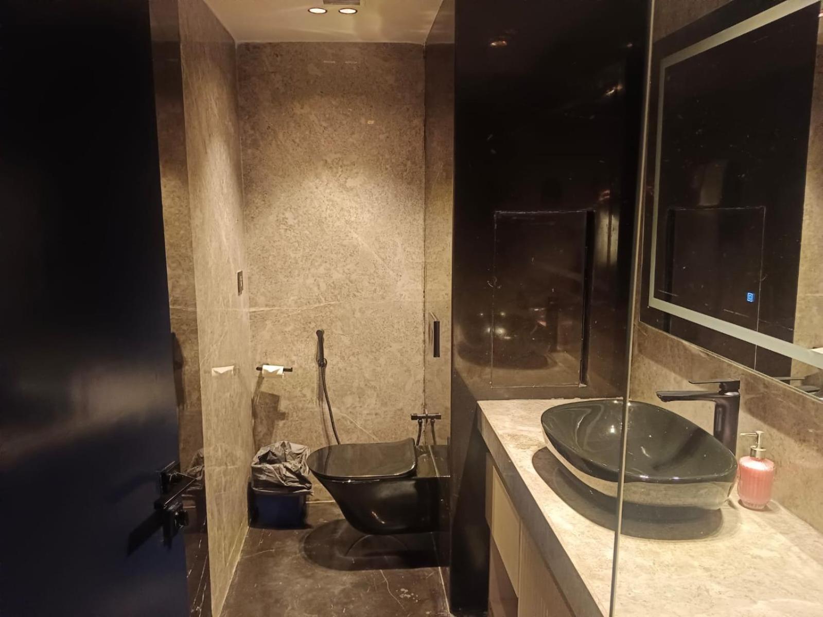 เดอะ คัลโกเชียส โฮเทล คุรุคราม Hotel คูร์เคาน์ ภายนอก รูปภาพ
