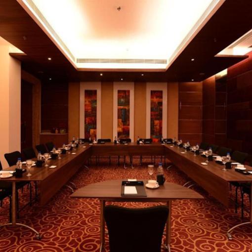 เดอะ คัลโกเชียส โฮเทล คุรุคราม Hotel คูร์เคาน์ ภายนอก รูปภาพ