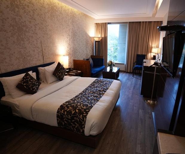 เดอะ คัลโกเชียส โฮเทล คุรุคราม Hotel คูร์เคาน์ ภายนอก รูปภาพ