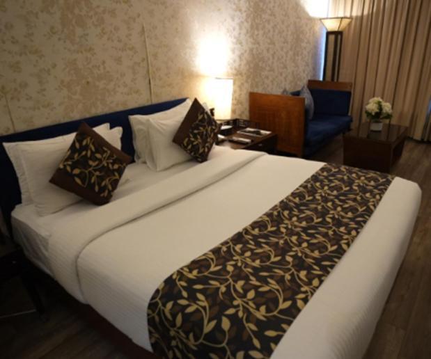 เดอะ คัลโกเชียส โฮเทล คุรุคราม Hotel คูร์เคาน์ ภายนอก รูปภาพ